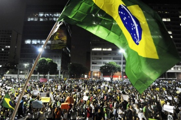  Demonstrators marching to Rio de Janeiro’s city hall during last year’s Confederations Cup 