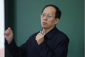Gou Zhongwen speaking at Peking University in 2015 (Photo: Peking University)